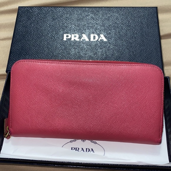 Womens Prada Wallet - Picture 2 of 4